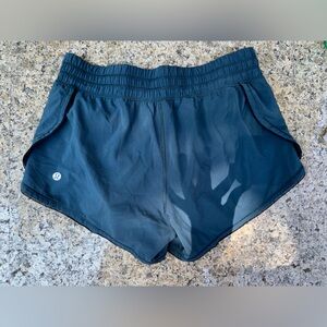 Lululemon Seek The Heat Short Submarine | size: 4 | worn twice. Mint condition